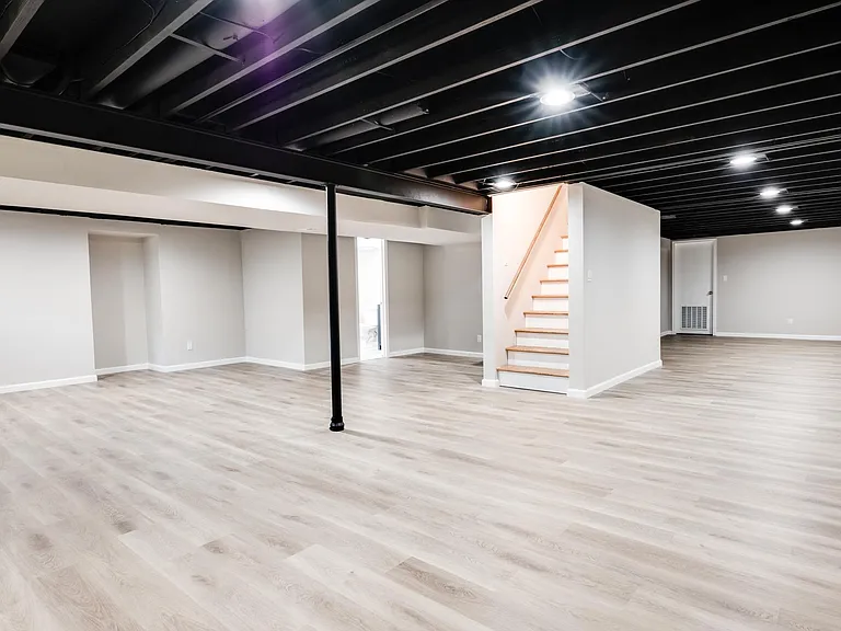 327 Royal Village Dr — Photo 41