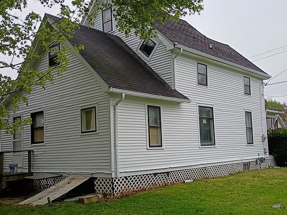 3rd image of 1126 Decker St