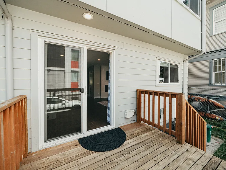 307 23rd Ave — Photo 32