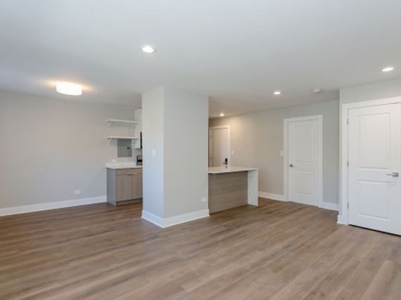 5th image of 1533-37 N Wieland St #1E