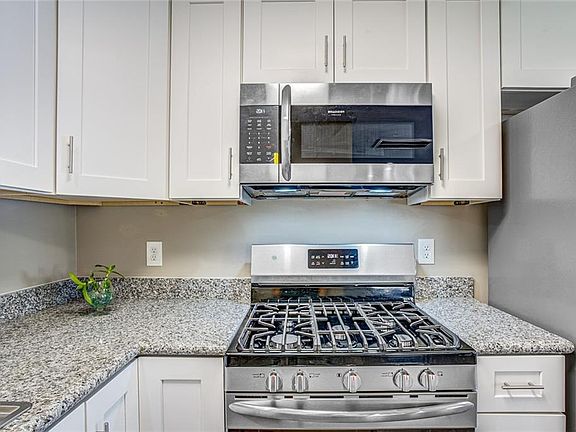 5th image of 2522 Jasmine St