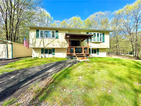 511 Sylvester Dr, Long Pond, PA 18334