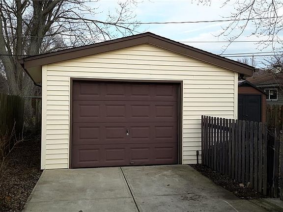 2nd image of 406 Hazel Dr