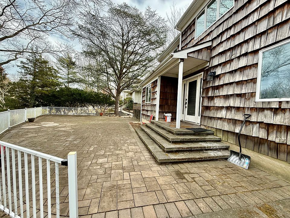 1st image of 33 Pilgrim Dr