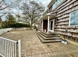 33 Pilgrim Dr, Port Jefferson, NY 11777