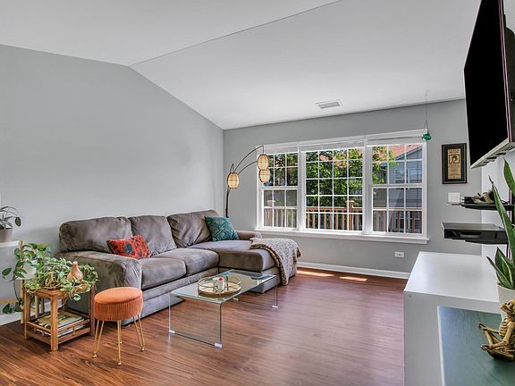 4th image of 1155 N Village Dr Unit 4