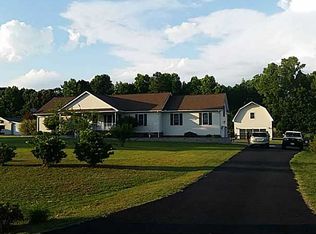 100 Kings Point Ave, Smithfield, VA 23430