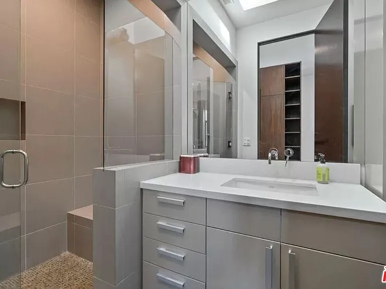 800 N Harper Ave — Photo 15