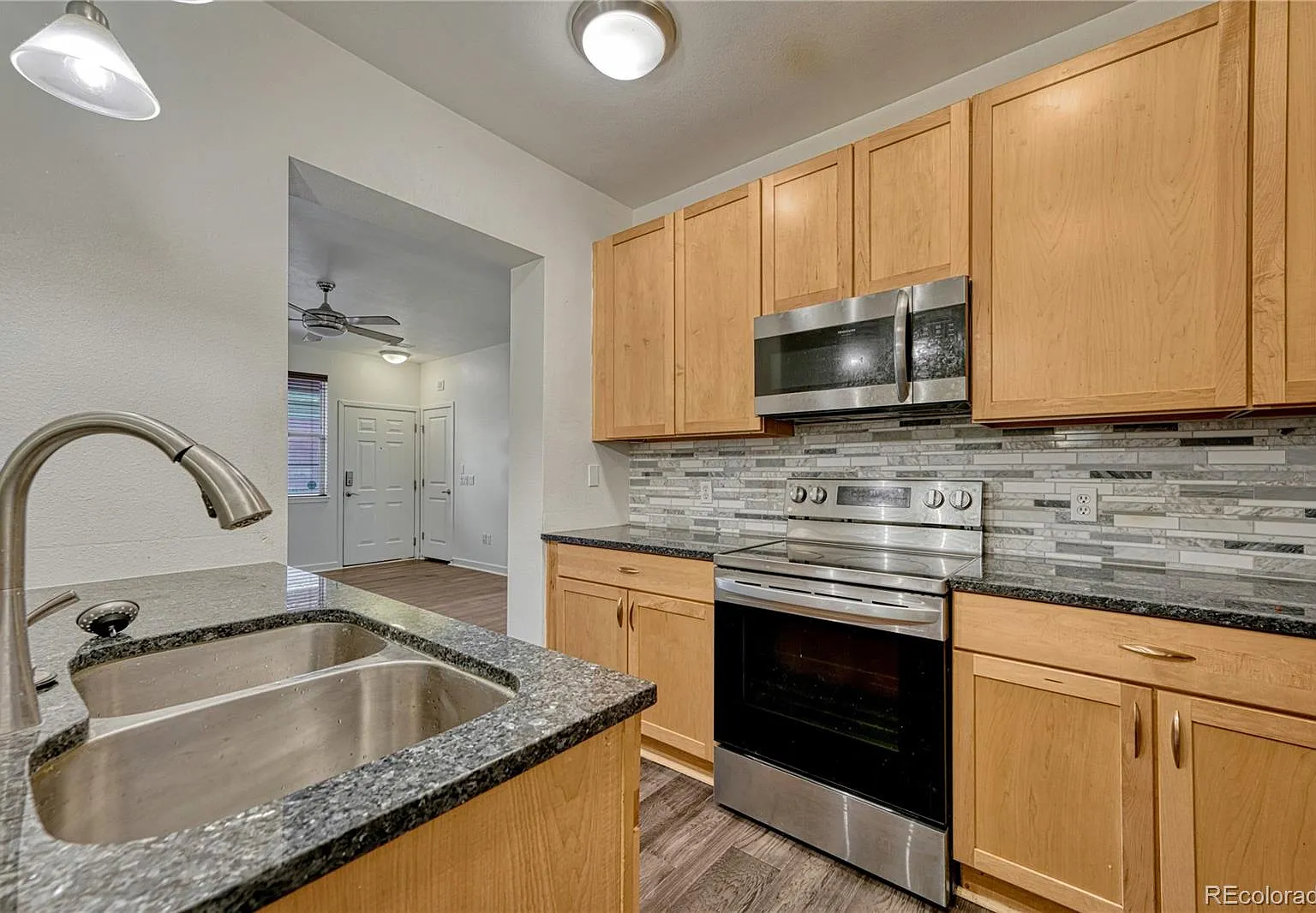 3 bed, 2.0 bath, 1133 sqft, $2,999 — Photo 4