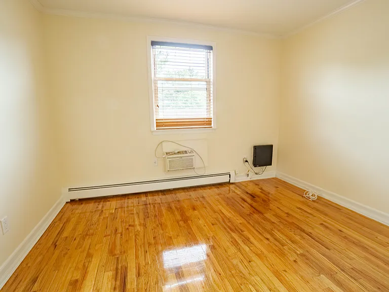 1408 E 15th St #3 — Photo 6