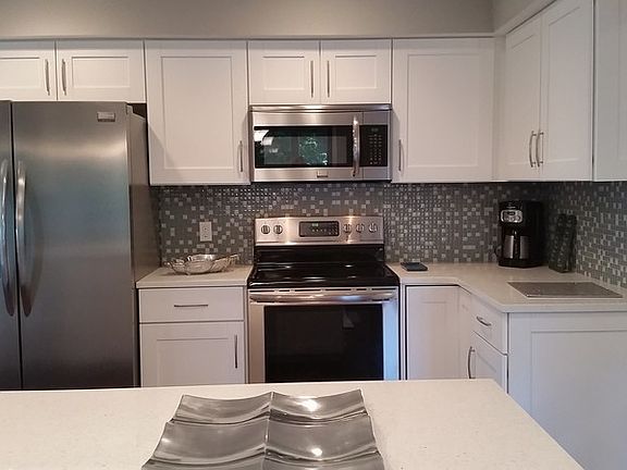Stunning Shaker Kitchen & White Quartz