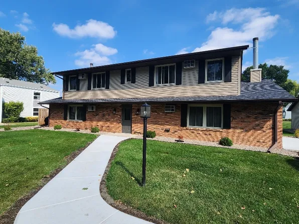 4 Family- Jefferson, 1016 Parkwood Ln APT 3, Jefferson, WI 53549