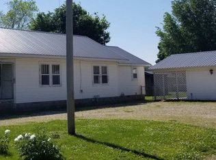 18563 E Grand Prairie St, Palestine, IL 62451