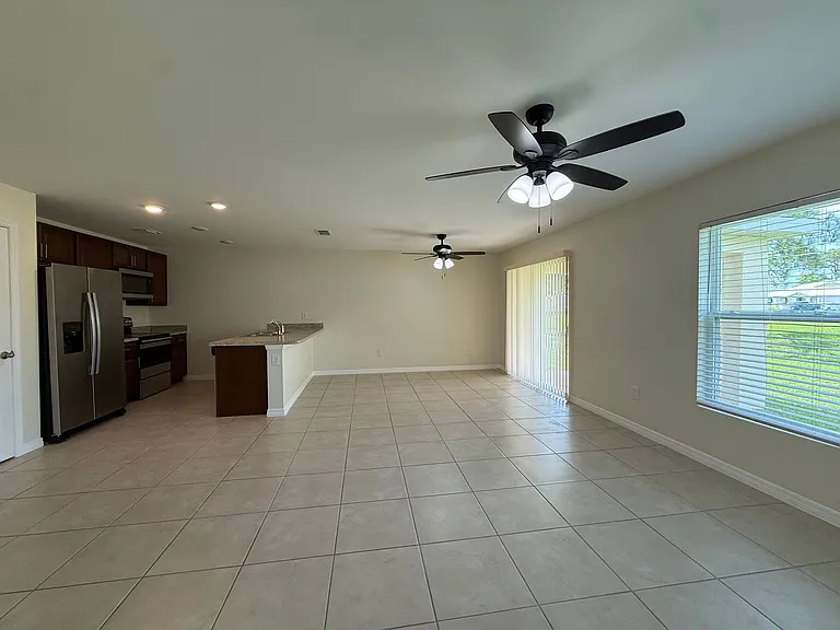 1108 NE 36th Ln — Photo 15
