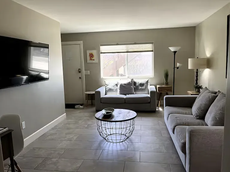 451 Mentone Ave #2 — Photo 7