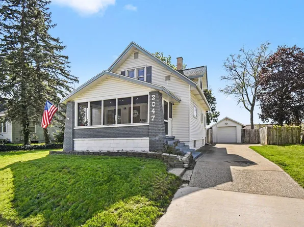 2047 Greenfield Ave SW, Wyoming, MI 49519