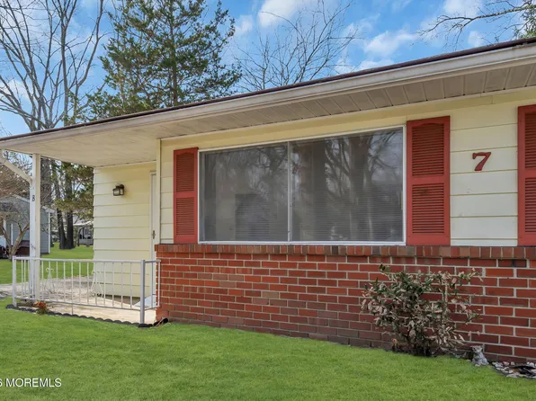 7 Nevada Drive #B, Whiting, NJ 08759