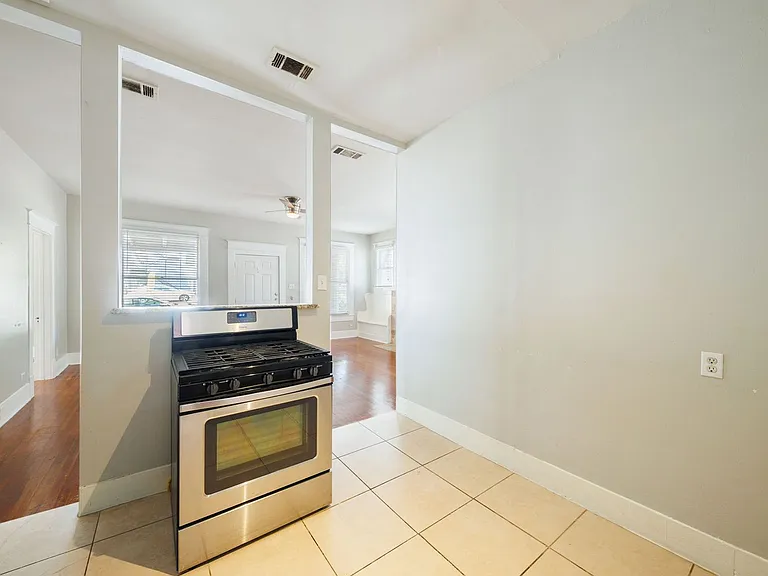 1805 Nueces St — Photo 24