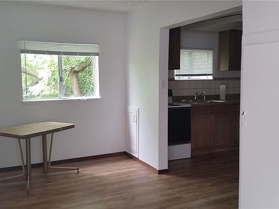 4th image of 310 Highland St