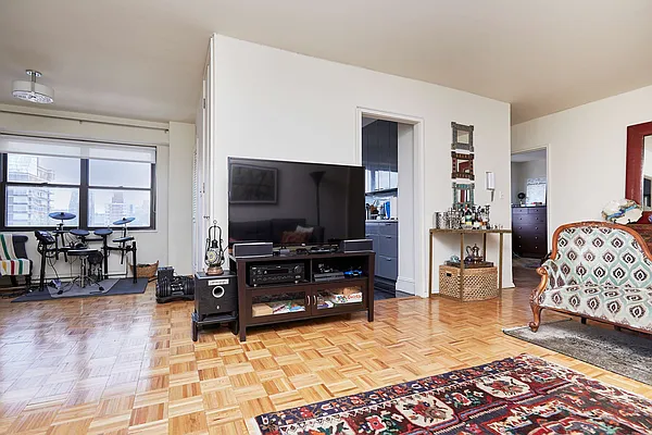 Rented by PocketBroker Inc | media 41