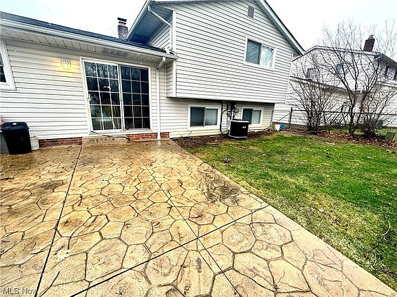 2nd image of 36690 S Lake Shore Blvd