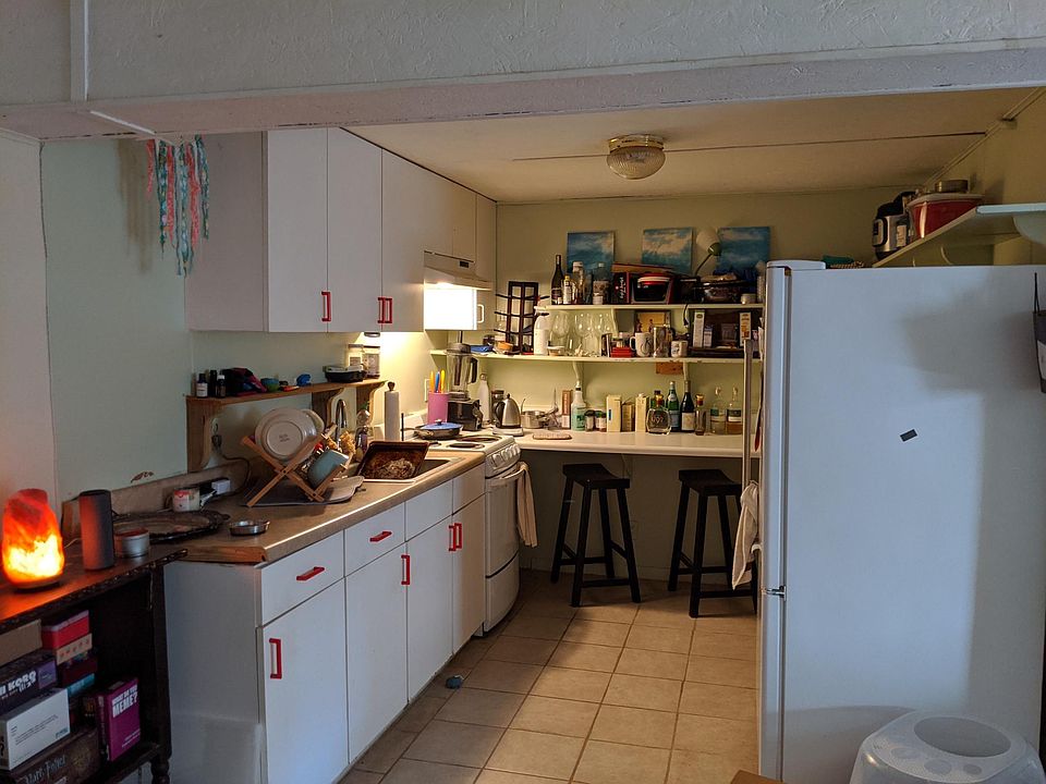 2nd image of 222 Lora St #2