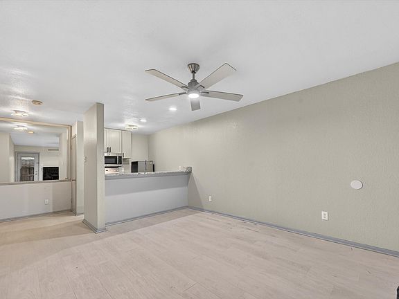 2nd image of 1810 N Garrett Ave APT 124