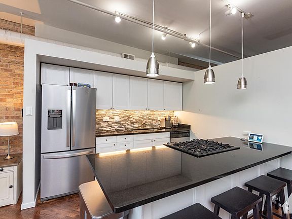 3rd image of 2011 W Belmont Ave #203F