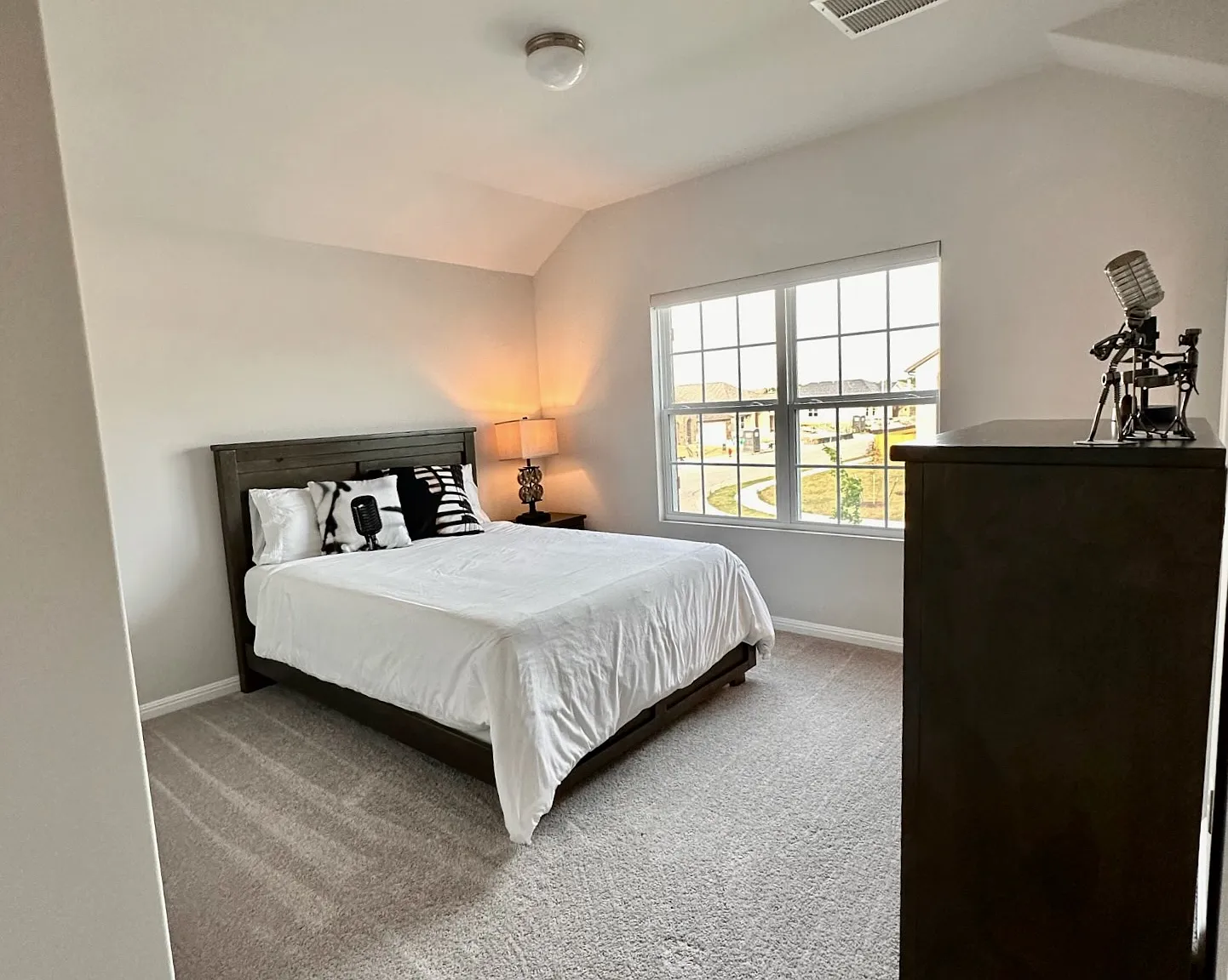 5 bed, 2851 sqft, $900 — Photo 4