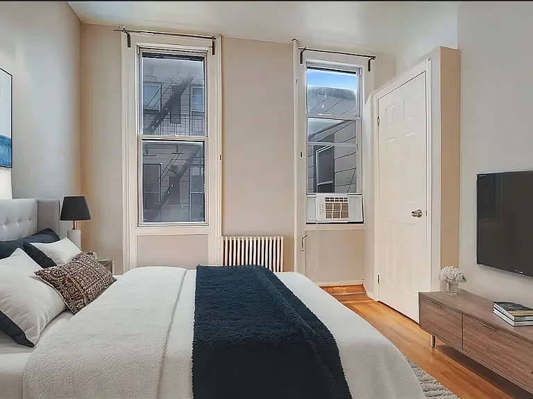 95 N 7th St #3L — Photo 2