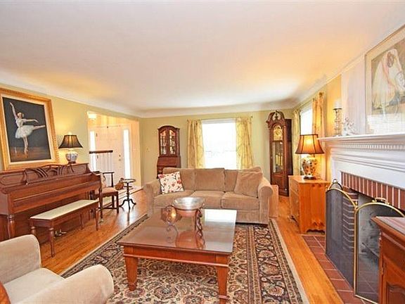 5th image of 717 Floral Ave