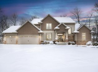 440 Hickory Ct, Robins, IA 52328