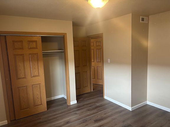 2nd image of 809 Beaufort St #2