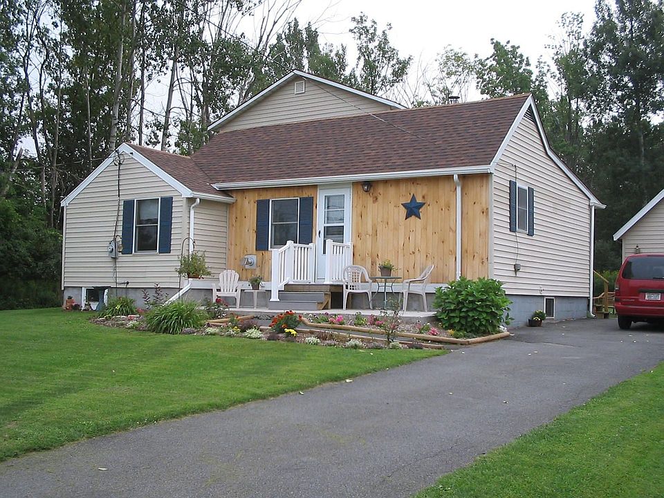 Roadside view of house