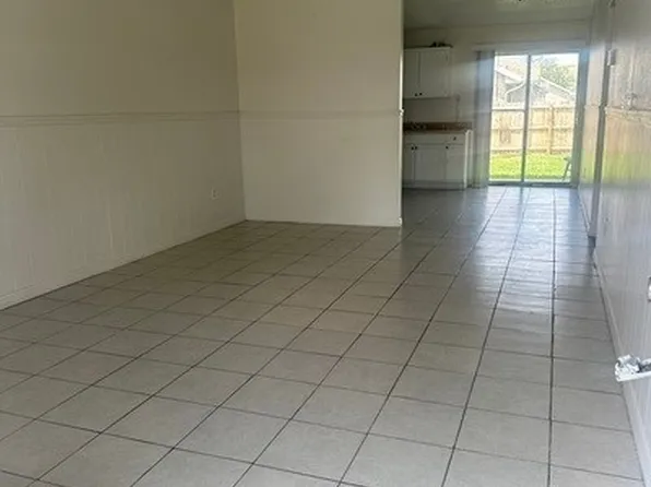 202 El Dorado Ave, Moore Haven, FL 33471