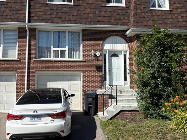 2380 Bromsgrove Rd #4, Mississauga, ON L5J 4E6