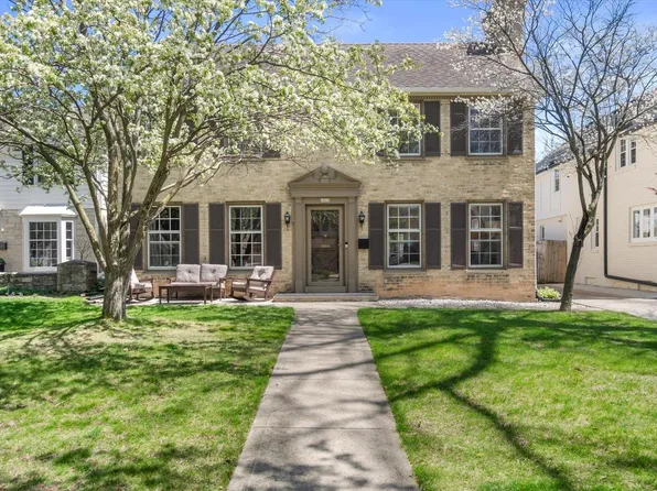 6060 N Bay Ridge AVENUE, Whitefish Bay, WI 53217
