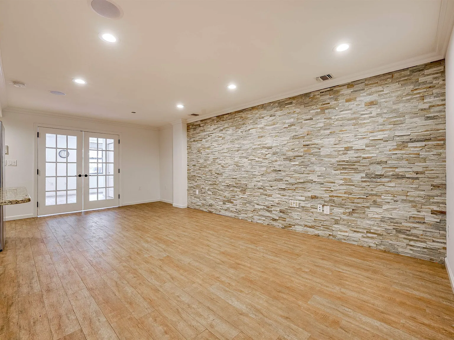 2 bed, 1330 sqft, $5,500 — Photo 3