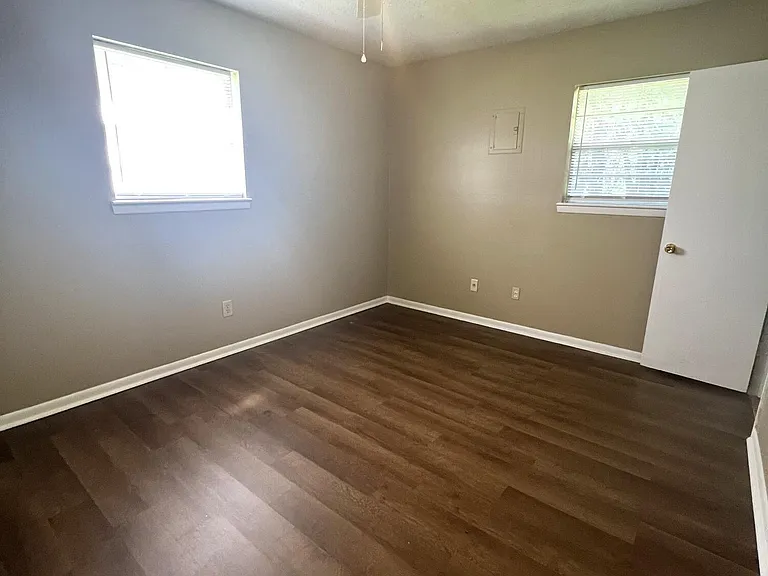 104 Michael Ct — Photo 10