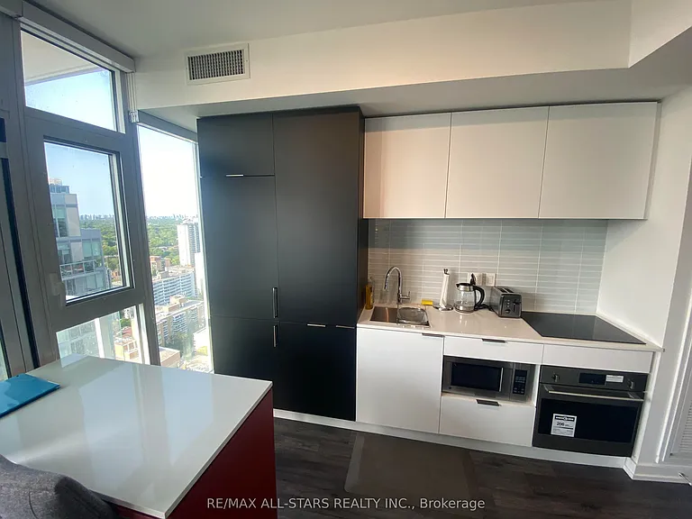 33 Helendale Ave #2302 — Photo 14