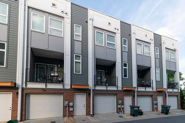 439 Southend Crossing Ln — Photo 3
