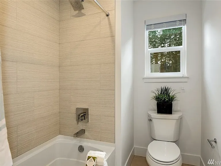 2nd bathroom on top floor
