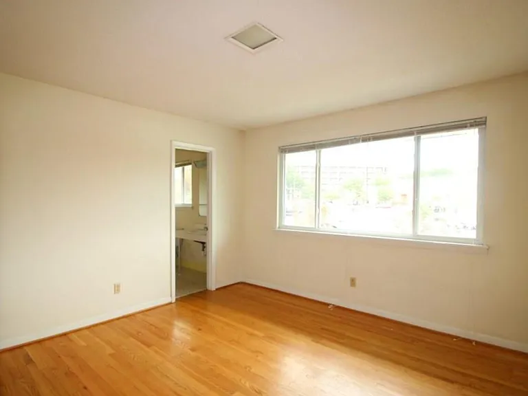 2333 Champion Ct — Photo 6