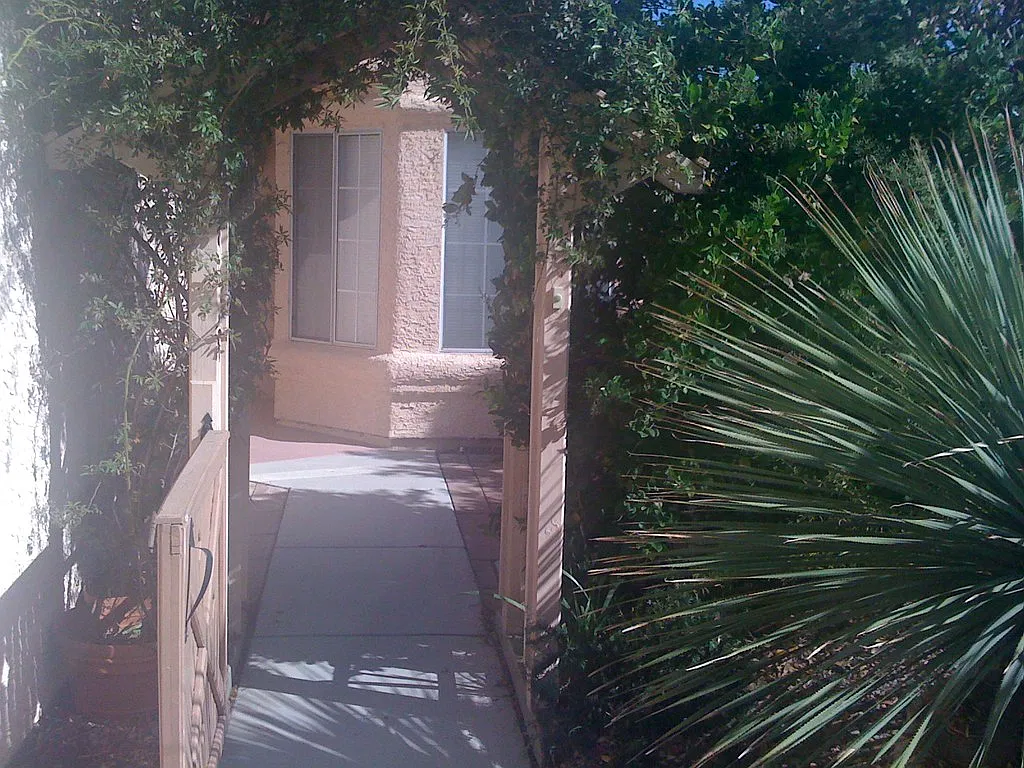 2420 Sage Pointe Cir — Photo 2