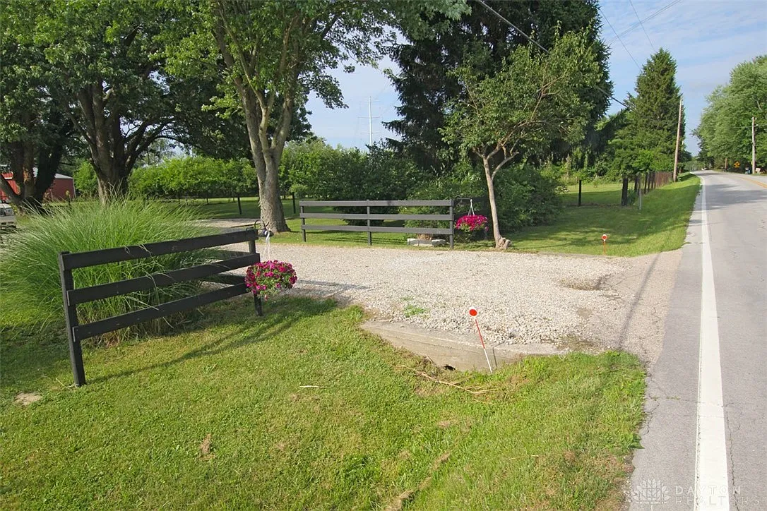 2266 Lower Bellbrook Rd photo 1