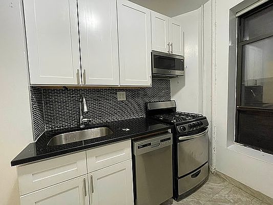 2nd image of 226 E 83rd St APT 28
