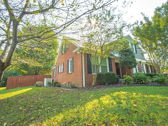 4th image of 520 Maple Ln