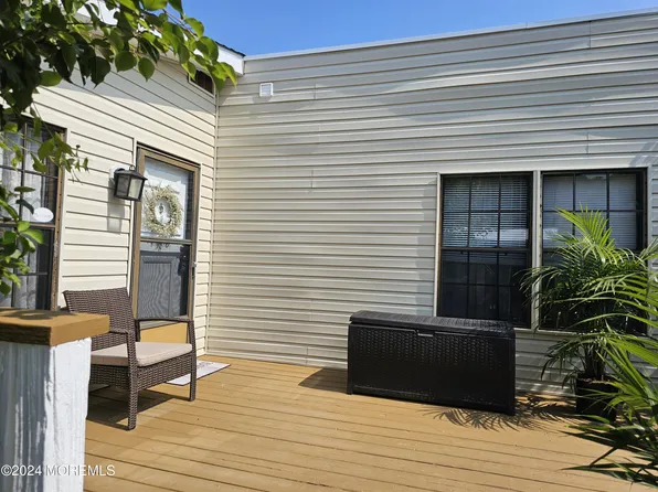 61 Holly Road, West Creek, NJ 08092