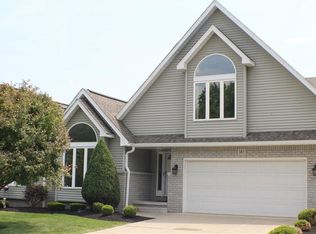 361 White Oak Ln, Grand Island, NY 14072