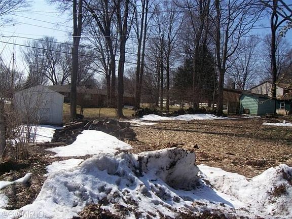 4th image of 1060 Joliet Dr